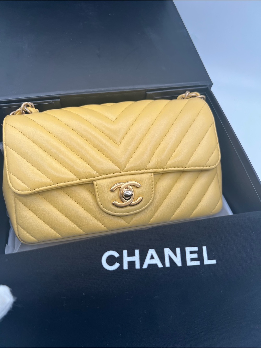 Chanel Chevron Quilted Lambskin Shoulder Bag in Yellow 🔥 - Picture 8 of 8